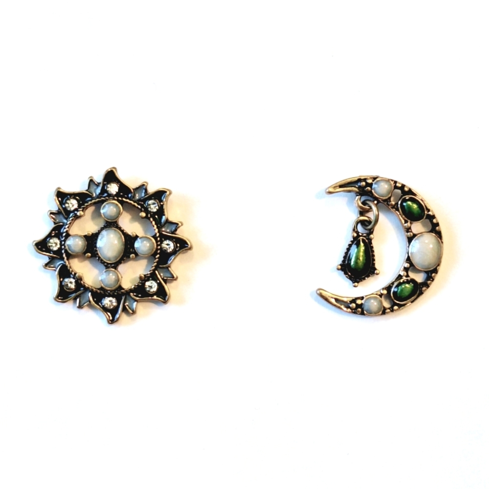 💎 3/$25 Sun and moon antique style pearl earrings